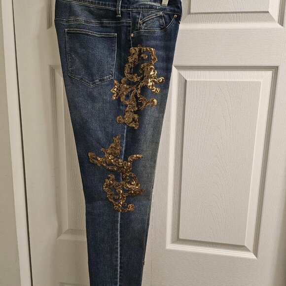 CHICO'S. The Platinum Jegging. Medium Wash.  Gold Leaf Embellishments. Size: 2. - Picture 2 of 4